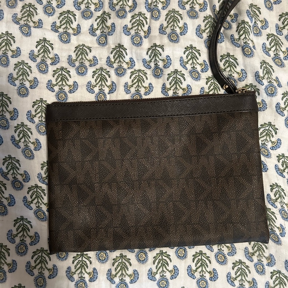 Michael Kors Large Clutch Wristlet - Picture 9 of 12